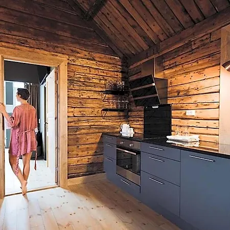 Solsiden Brygge Rorbuer 3*