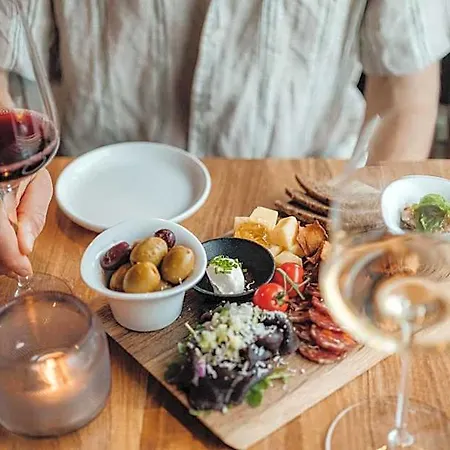 Otel Solsiden Brygge Rorbuer 3*